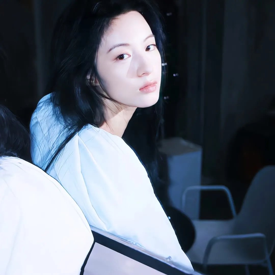 地铁女孩